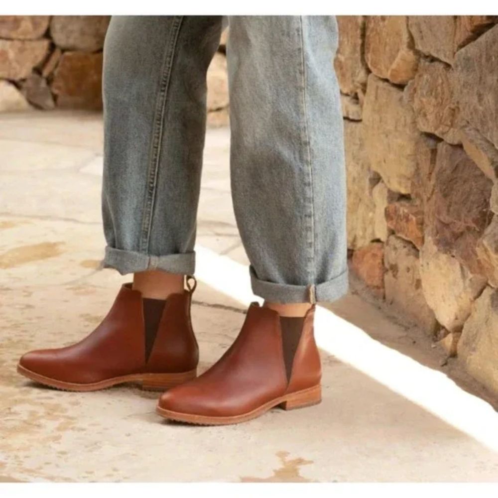 $250 NEW Nisolo Everyday Chelsea Slip Waterproof Leather Ankle Booties 8.5 C71
